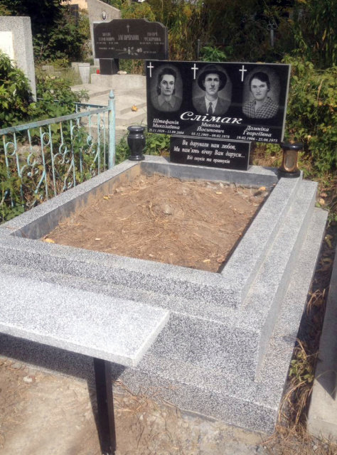 потрійні пам'ятники у Чернівцях потрійні пам'ятники у Чернівцях, Віп граніт