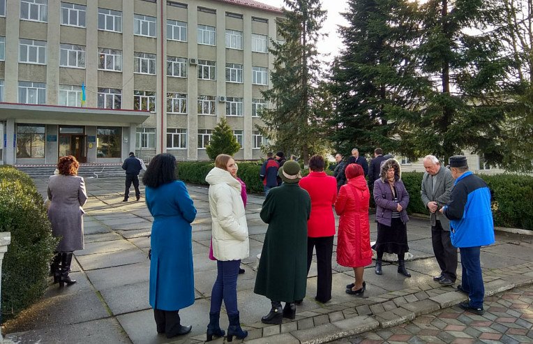 На Буковині "розміновували" Сторожинецьку райдержадміністрацію, фото-1 На Буковині "розміновували" Сторожинецьку райдержадміністрацію, фото-1