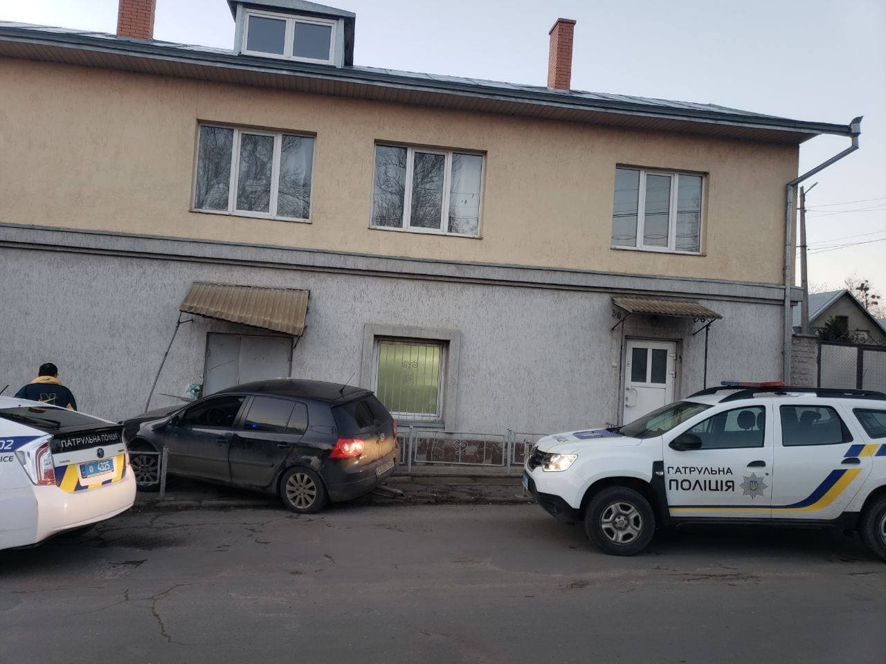 поліція оформляє автопригоду на вулиці Зеленій