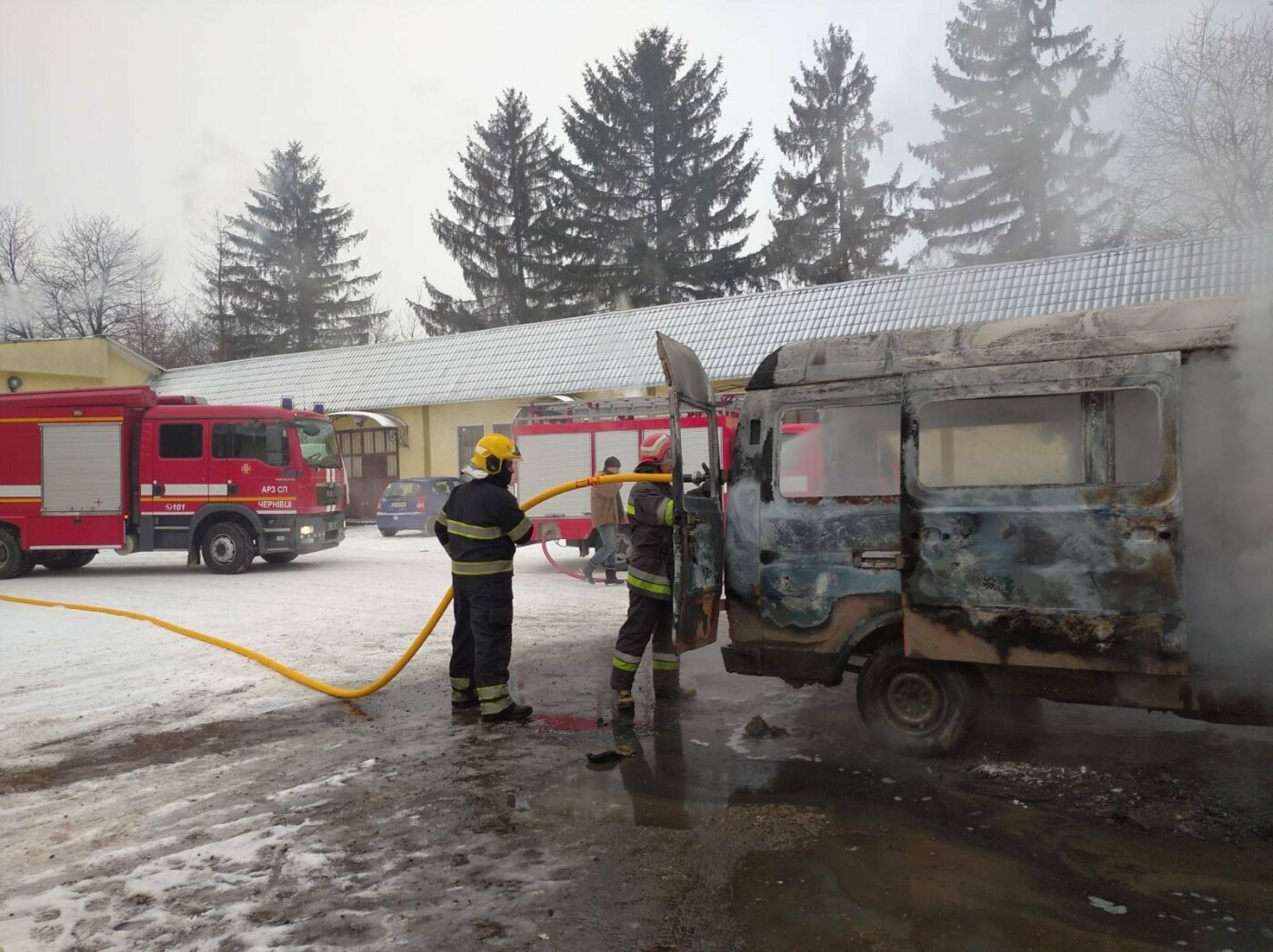 пожежа у Чернівцях, фото УДСНСУ у Чернівецькій області