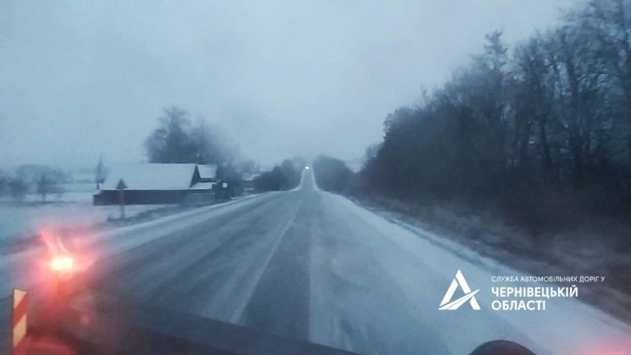 фото з Фейсбук, прибирання доріг Буковини прибирання доріг Буковини