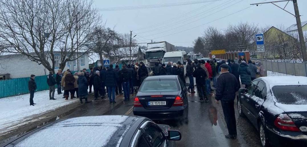 перекриття дороги, фото з відкритих джерел