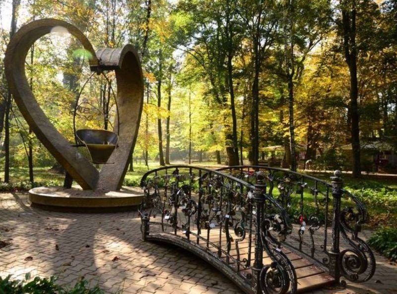 Алея закоханих, фото з відкритих джерел