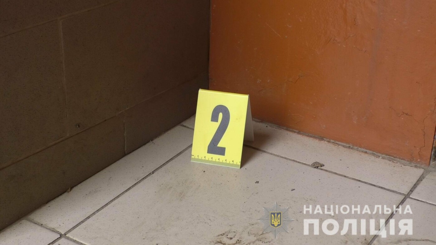 Різанина у Чернівцях: іноземець порізав свого сусіда через ревнощі (ФОТО/ВІДЕО), фото-1, фото з сайту поліції області