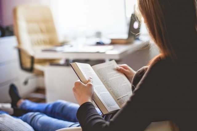 Добірка книг, які дарують весняний настрій: що почитати буковинцям, фото-1