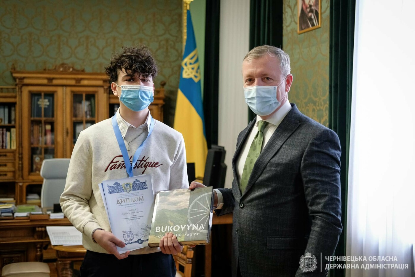 Сергій Осачук вручив президентські стипендії буковинським учням, ЧОДА
