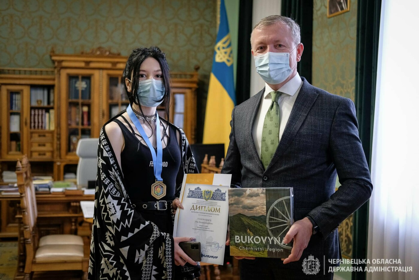 Сергій Осачук вручив президентські стипендії буковинським учням, ЧОДА