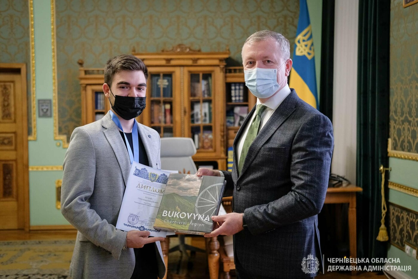 Сергій Осачук вручив президентські стипендії буковинським учням, ЧОДА