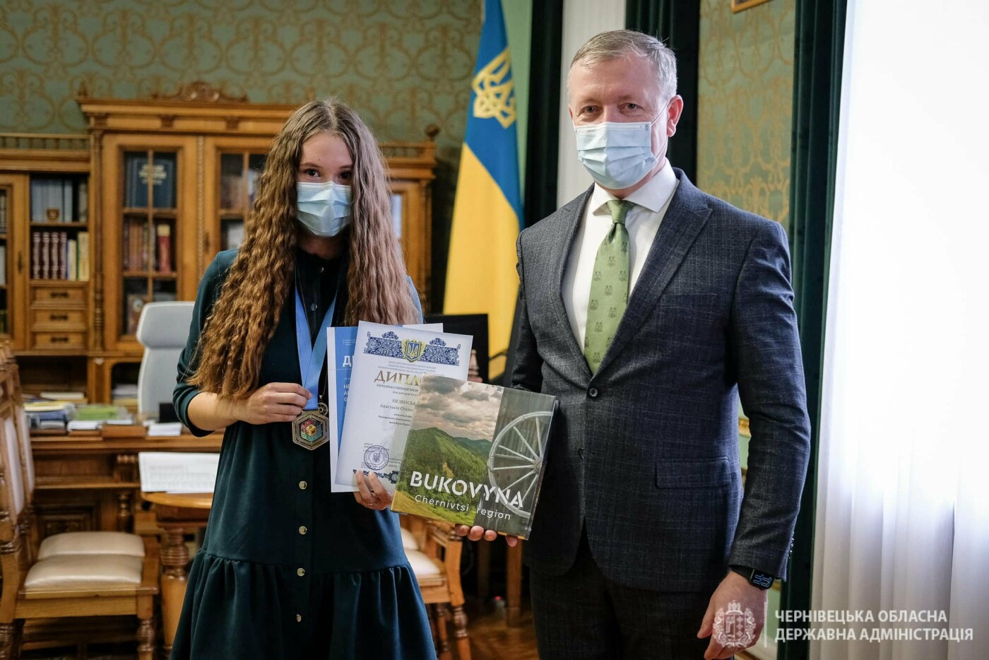Сергій Осачук вручив президентські стипендії буковинським учням, ЧОДА