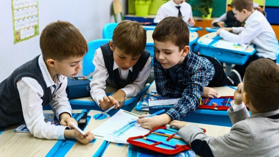 Хлопців зібрати до школи трохи дешевше, ніж дівчат