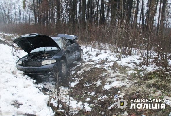 На Буковині в ДТП травмувалась 20-річна водійка та її 21-річний пасажир