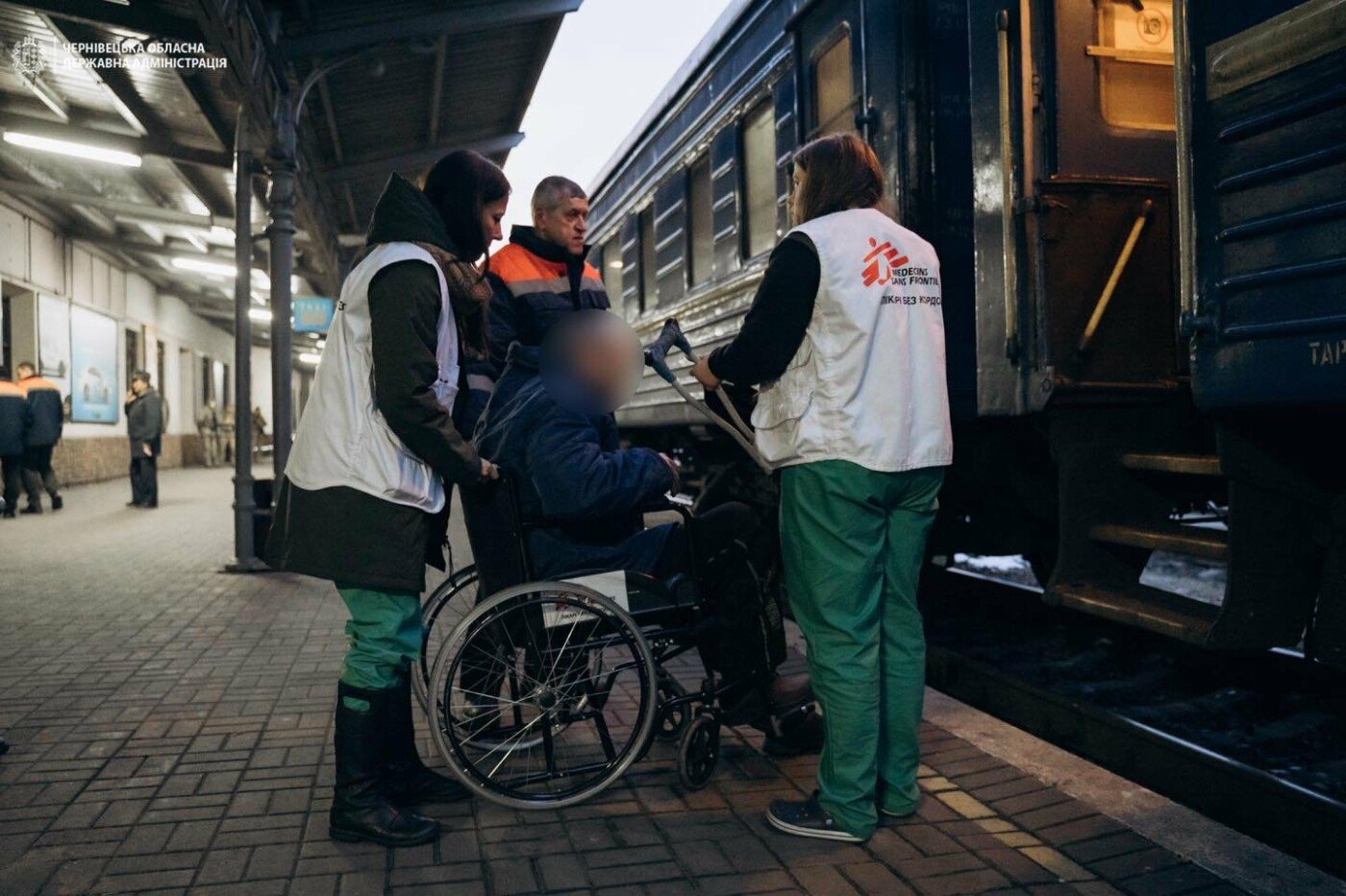 Дорога життя у реанімаційному вагоні - як на Буковину евакуюють українців медичним потягом