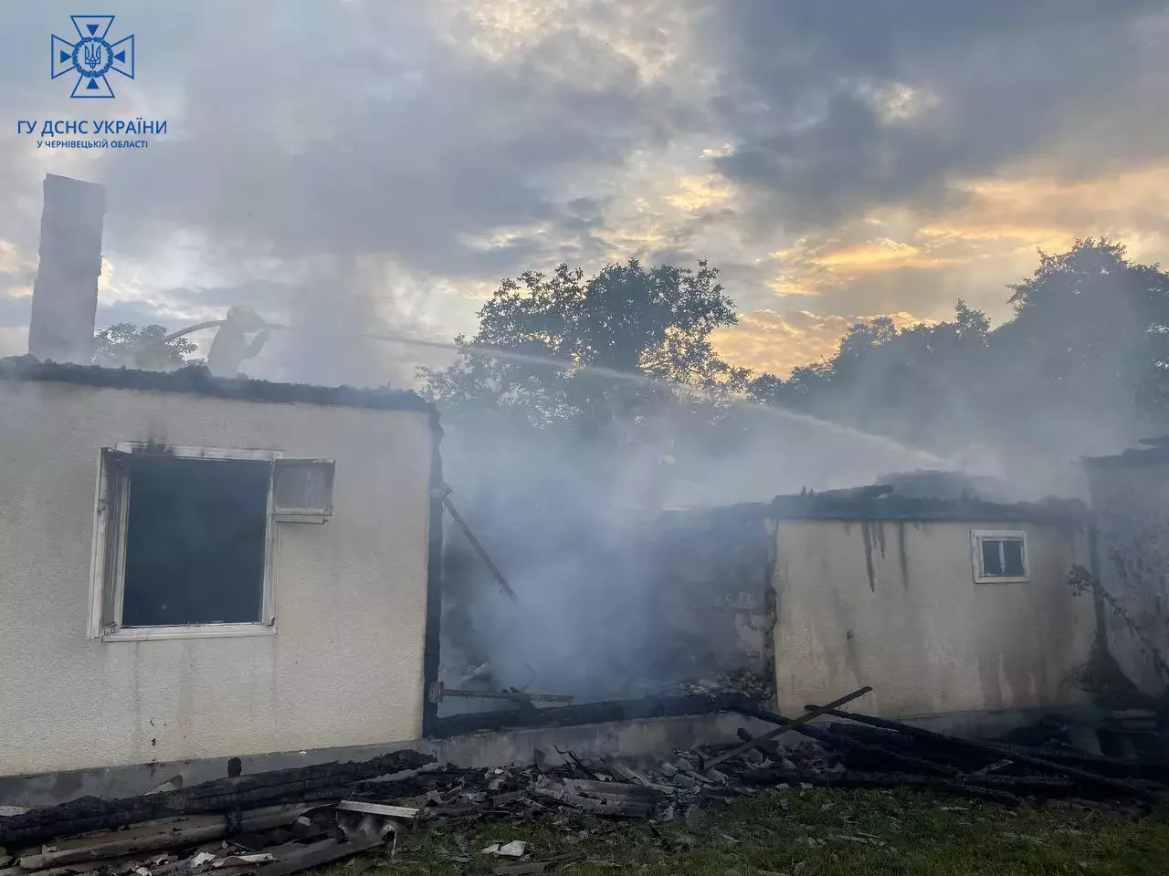 У Чернівецькі області вогонь знищив житловий будинок