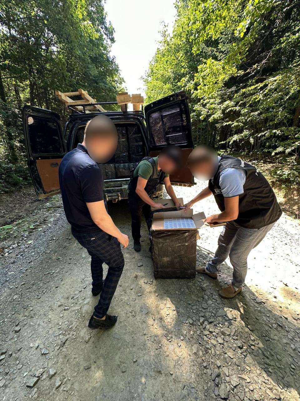 На Буковині пострілами зупинили контрабандистів: хотіли перевезти цигарки до Румунії