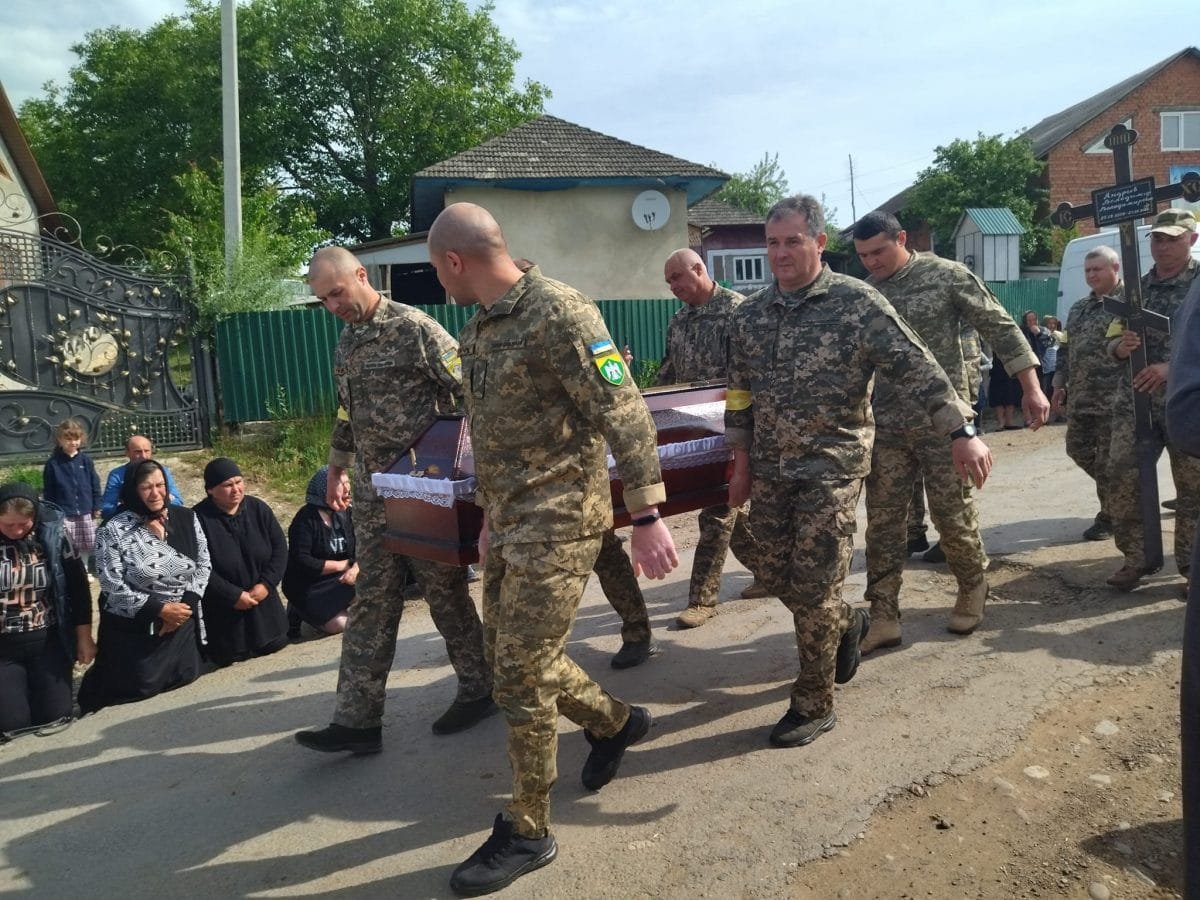 Вшановуємо пам’ять херсонця Володимира Андрєєва, який привіз сім’ю на Буковину і пішов боронити Україну від окупантів