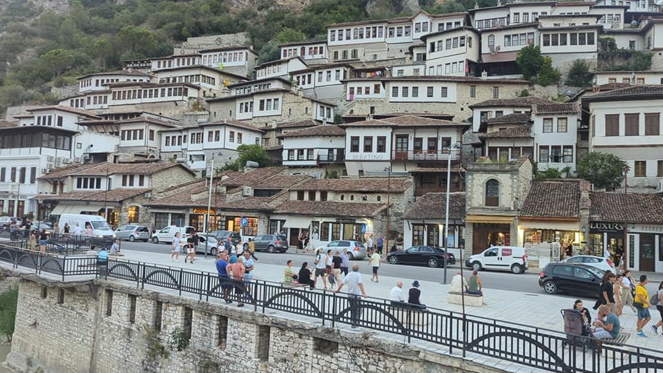 Хотин і албанське місто Берат стали містами-побратимами: що дає партнерство