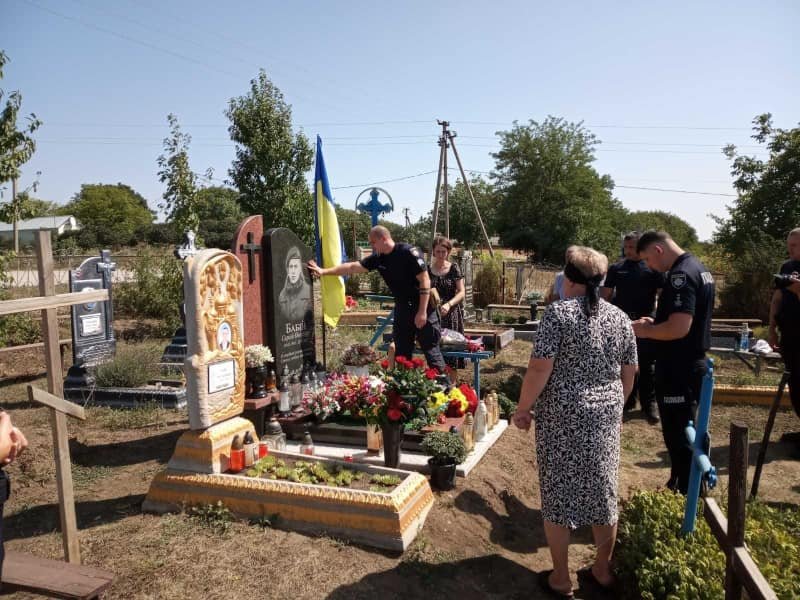Назавжди 31: на Буковині відкрили меморіальну дошку поліцейському, який загинув на війні