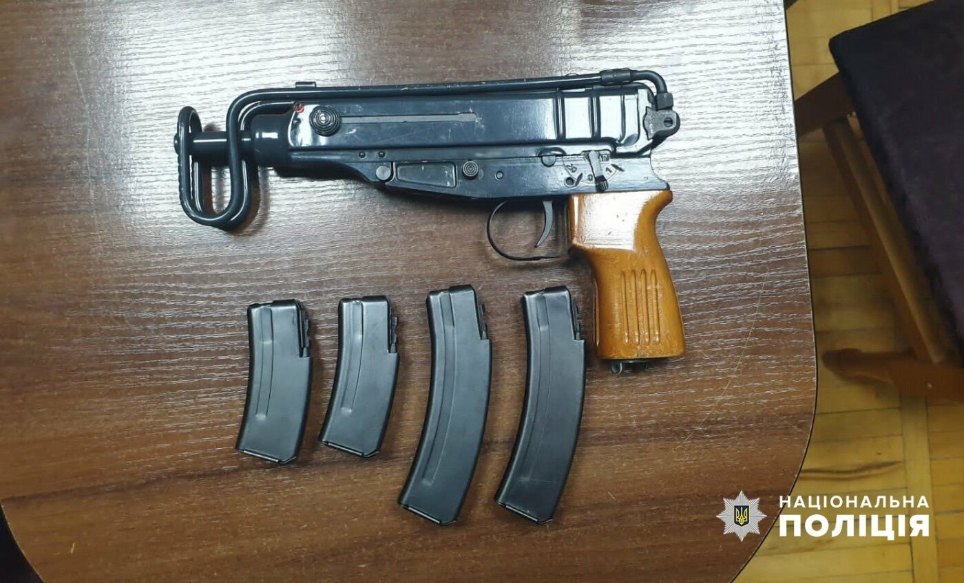 Продав кулемет та карабін: тернополянин збував зброю на Буковині