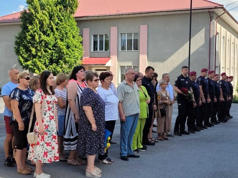 Герої не вмирають: на Буковині ліцей відкрив меморіальну дошку на честь військовослужбовця Владислава Кліщука
