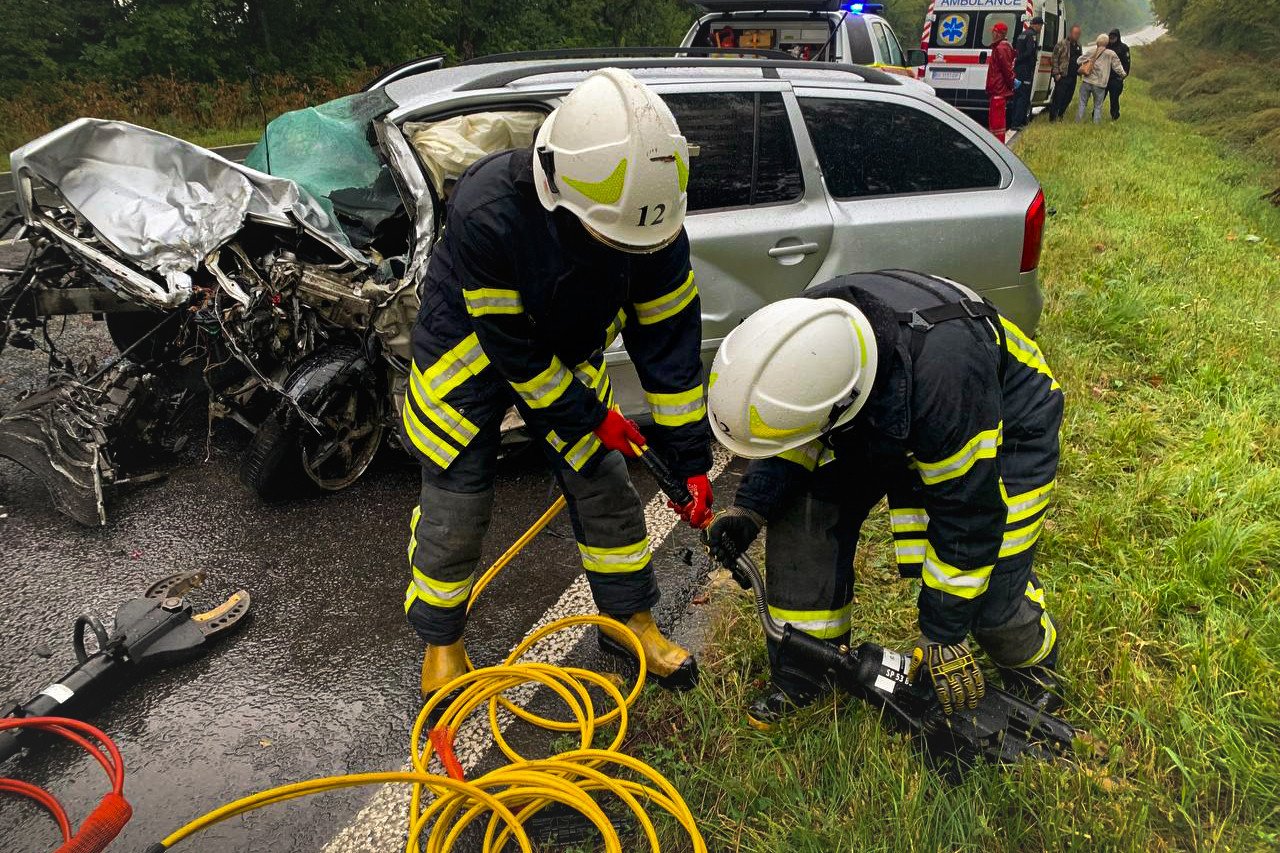Чернівецький мікроавтобус потрапив у смертельній автокатастрофу на Хмельниччині: є загиблі