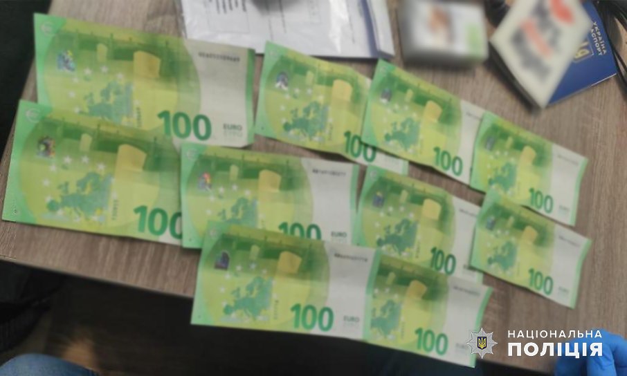 Тисяча євро не допомогли: буковинця судитимуть за спробу підкупу