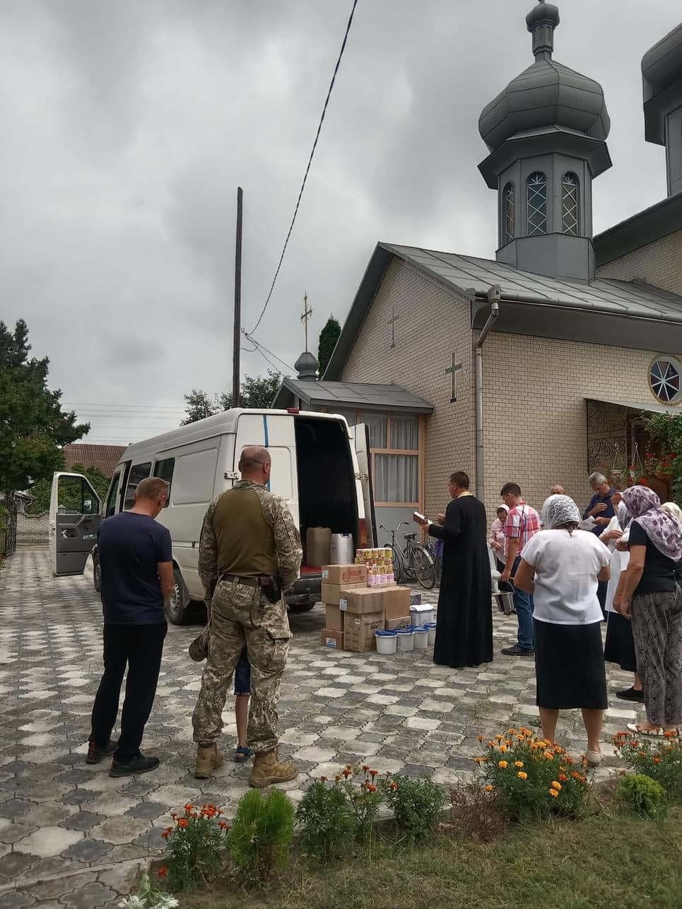 Місцеві жителі Буковини зібрали гуманітарну допомогу на фронт