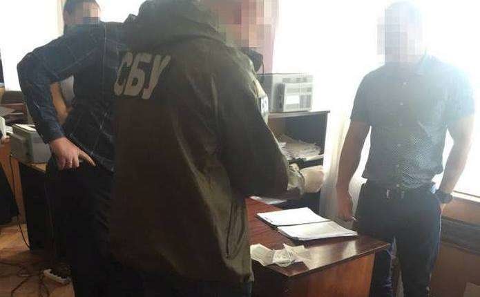 На Буковині держвиконавець одержав від чоловіка 2000 гривень хабара На Буковині держвиконавець одержав від чоловіка 2000 гривень хабара, Антоніна Сімаченко