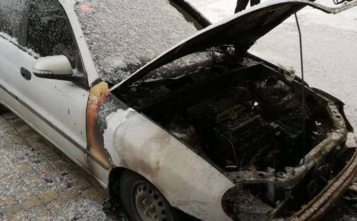 У Чернівцях невідомі спалили автомобіль іноземця У Чернівцях невідомі спалили автомобіль іноземця, Антоніна Сімаченко