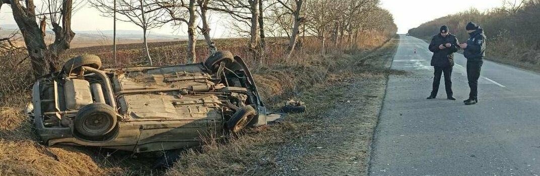 У ДТП на Буковині постраждали водій та 17-річна пасажирка