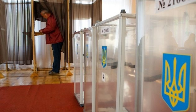 Один з кандидатів у Чернівцях намагався зірвати проведення екзит-полу