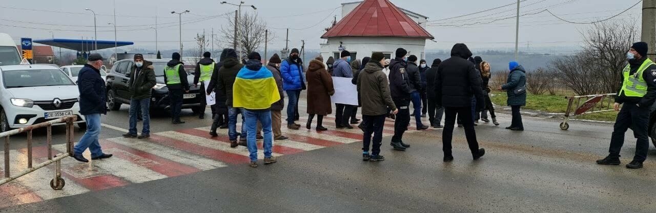 На Буковині знову перекрили дорогу: в с. Атаки протестують через підняття ціни на енергоносії