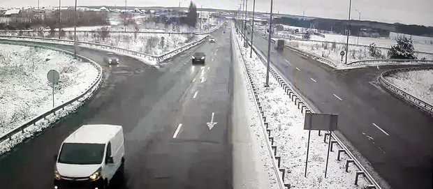 Чернівецькій облавтодор -  працює у  цілодобовому режимі, автошляхи державного значення в області обробили протиожеледними матеріалами