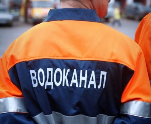 У Чернівцях на розі вулиць Машинобудівників – Менделєєва стався витік з пожежного гідранта