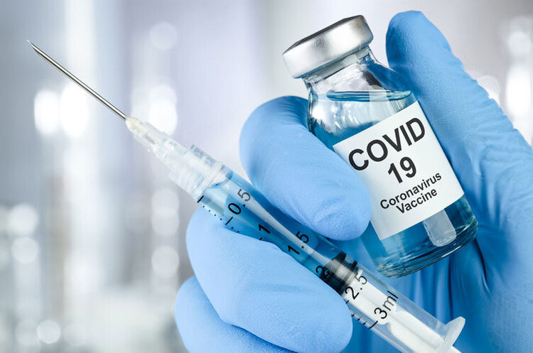 ВООЗ запевняє, що жодних смертей через вакцини від COVID-19 не зафіксовано