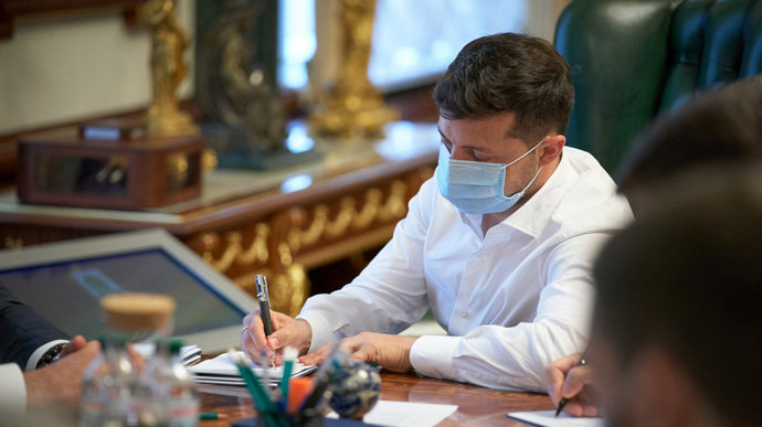 Зеленський підписав закон, що прискорює реєстрацію вакцин від коронавірусу 