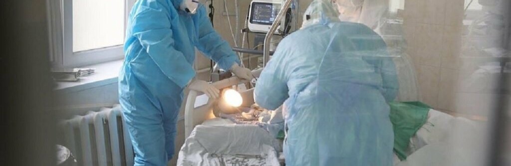 На Буковині за пацієнтами з COVID-19 у реанімаціях доглядатимуть родичі або волонтери