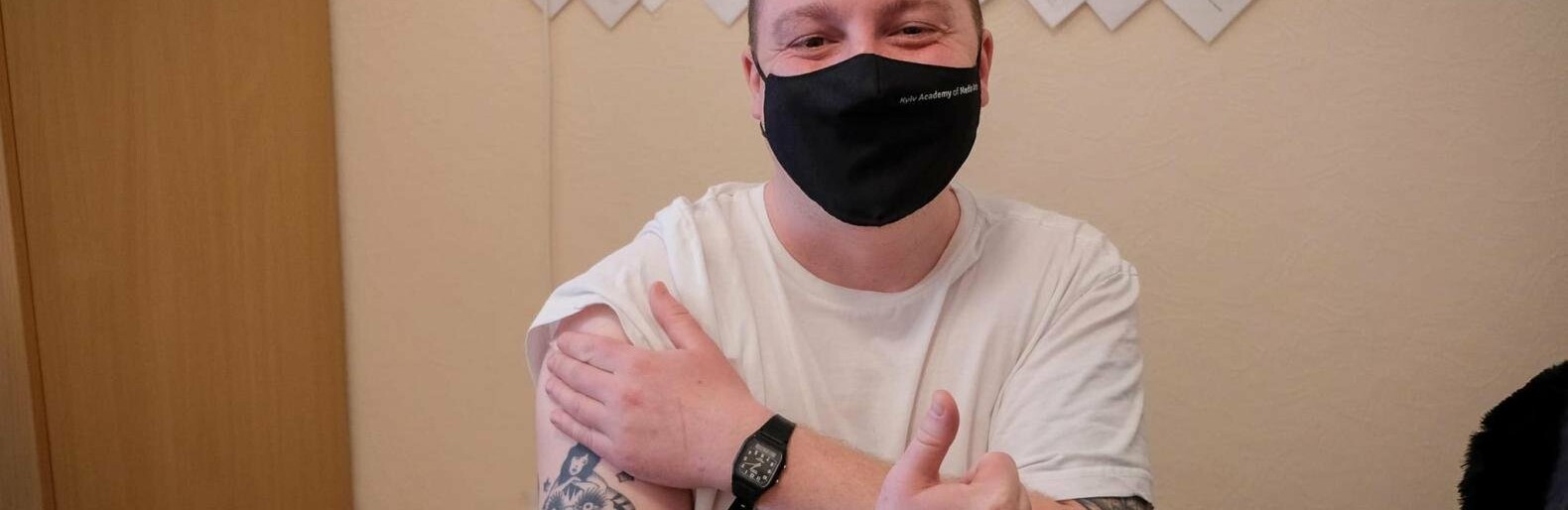 Вакцинація на Буковині: від коронавірусу щепилися журналісти та депутати
