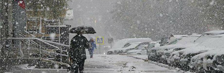 Морозно та до 7 см снігу: що відбувається на дорогах України