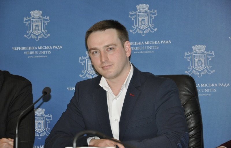 У Чернівцях екс-директор департаменту ЖКГ судитиметься з міською радою через звільнення