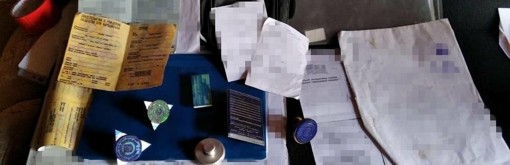 Підробляв паспорти та переправляв нелегалів до ЄС: на Буковині оголошено підозру організатору злочину