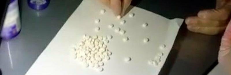 Буковинець зберігав при собі майже сотню таблеток Ecstasy: його затримали правоохоронці