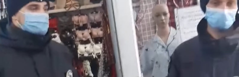 Чернівецька підприємиця вигнала з свого магазину двох поліцейських, які прийшли з перевіркою