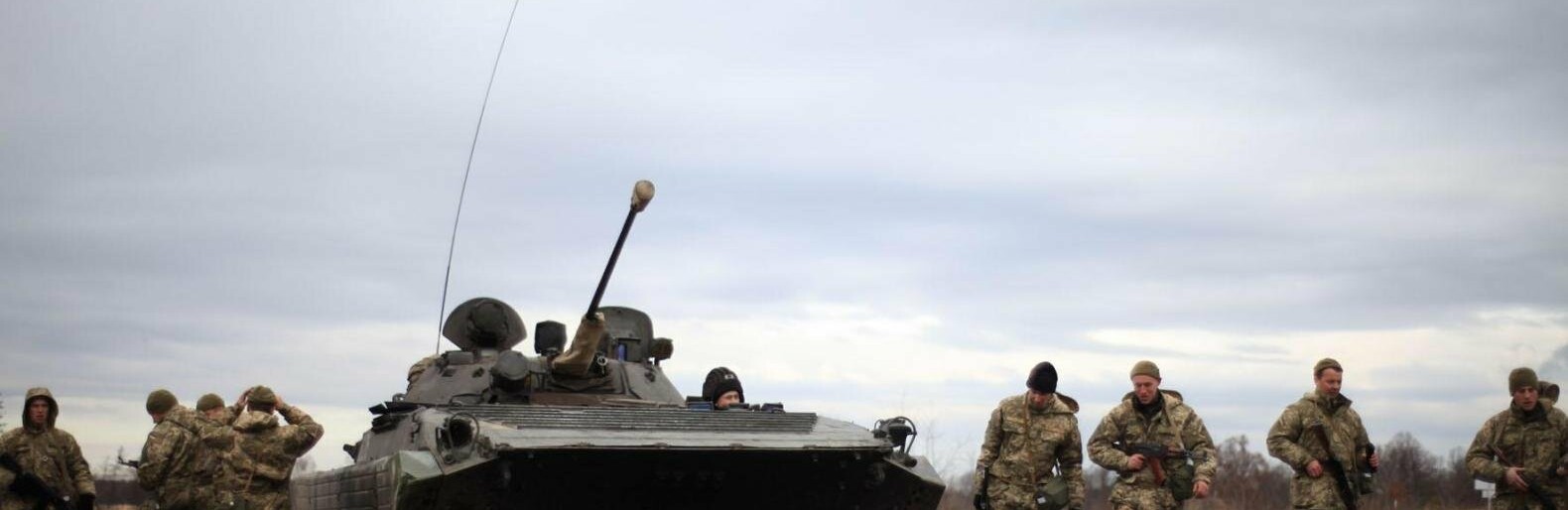 Через загострення на Донбасі Зеленський зустрінеться з військовими