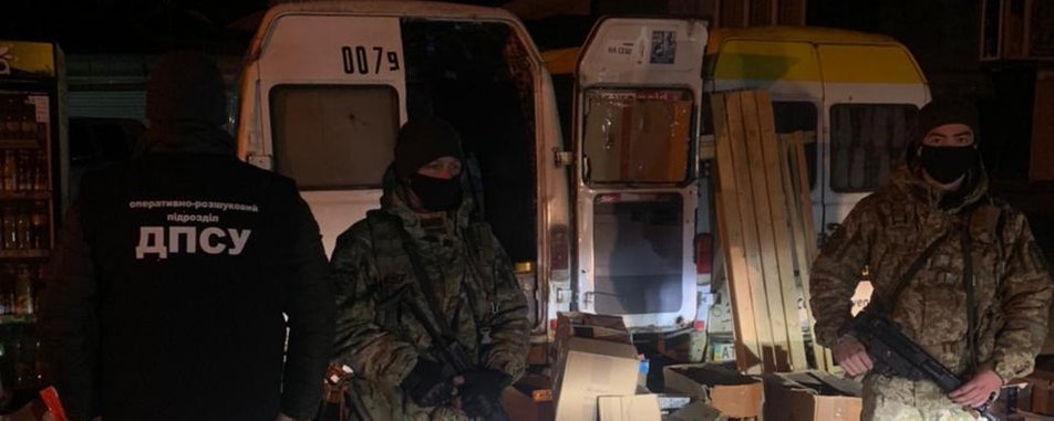 На Буковині правоохоронці виявили 35 тисяч пачок сигарет сумнівного походження