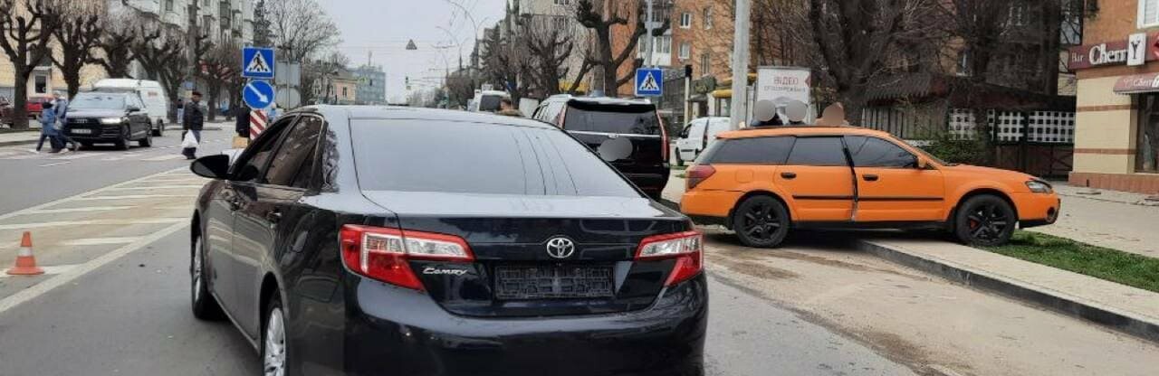 ДТП у Чернівцях: на Проспекті Незалежності не розминулися дві автівки