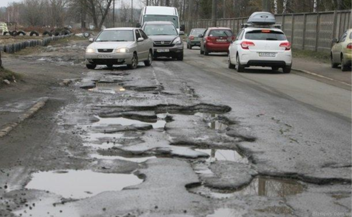 Скільки грошей виділили на поточний ремонт доріг у Чернівцях 