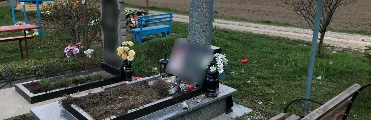 Наруга над могилою буковинського атовця: поліція почала розслідування