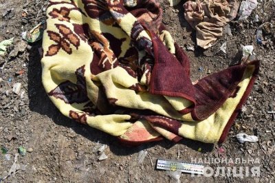 Викинула немовля у смітник: поліцейські Тернопільщини закликають буковинців допомогти розшукати жінку