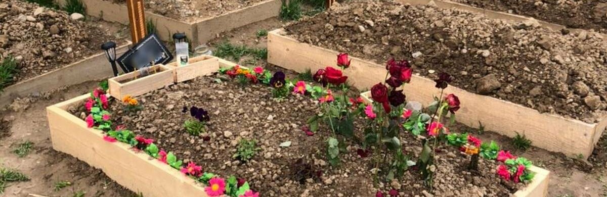 На Буковині правоохоронці викрили чоловіка, який вчинив наругу над могилами