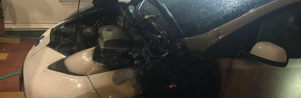 У Чернівцях невідомий підпалив іномарку: поліція почала розслідування
